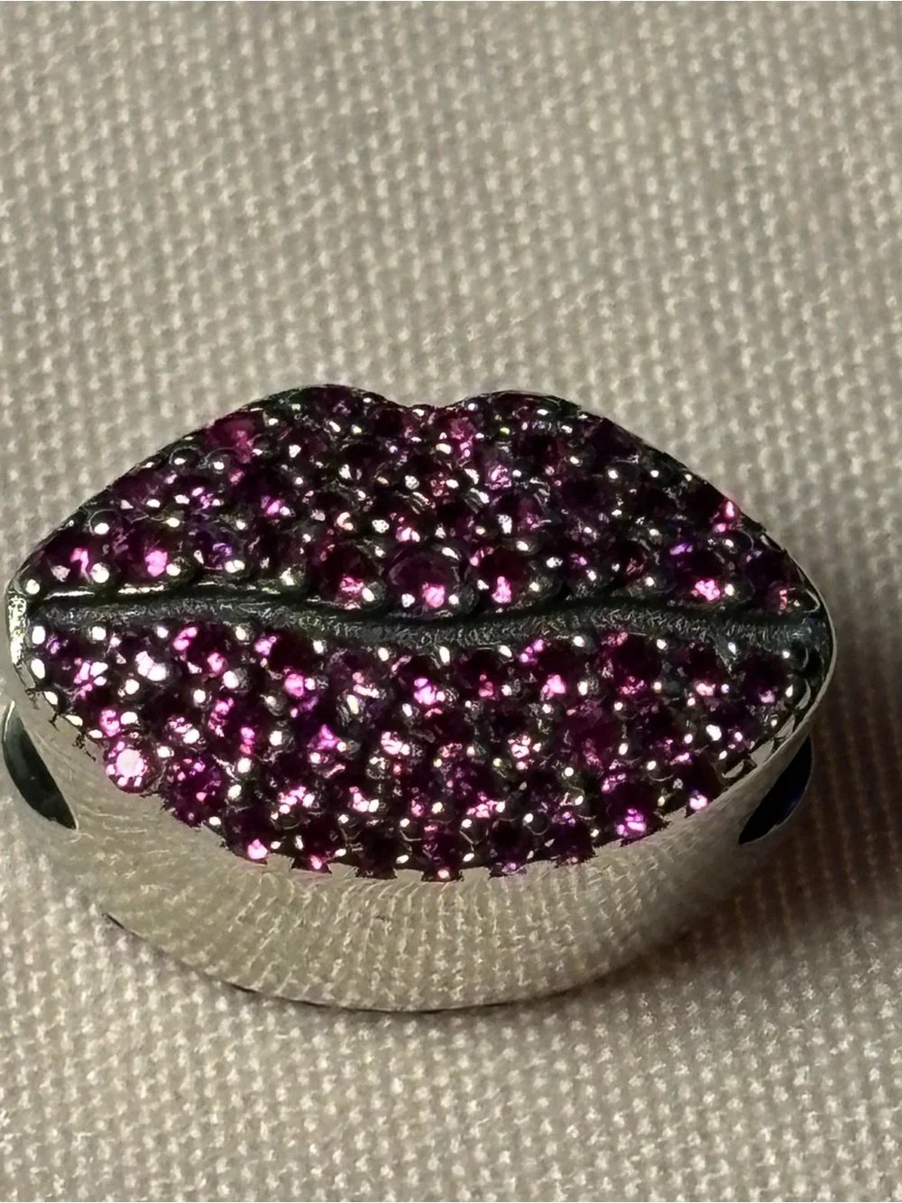 Pandora kiss more